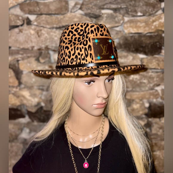 🍁 Monogram patch Cheetah 🐆 print Fedora Hat - Picture 4 of 11